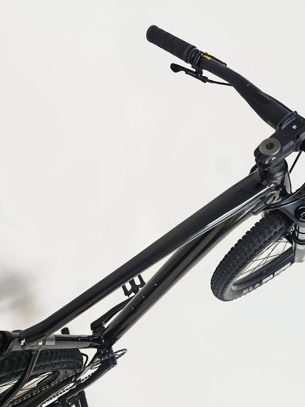 Giant Fathom 2 2022 / MEDIUM / RRP: £1,399.00 / Excellent Condition