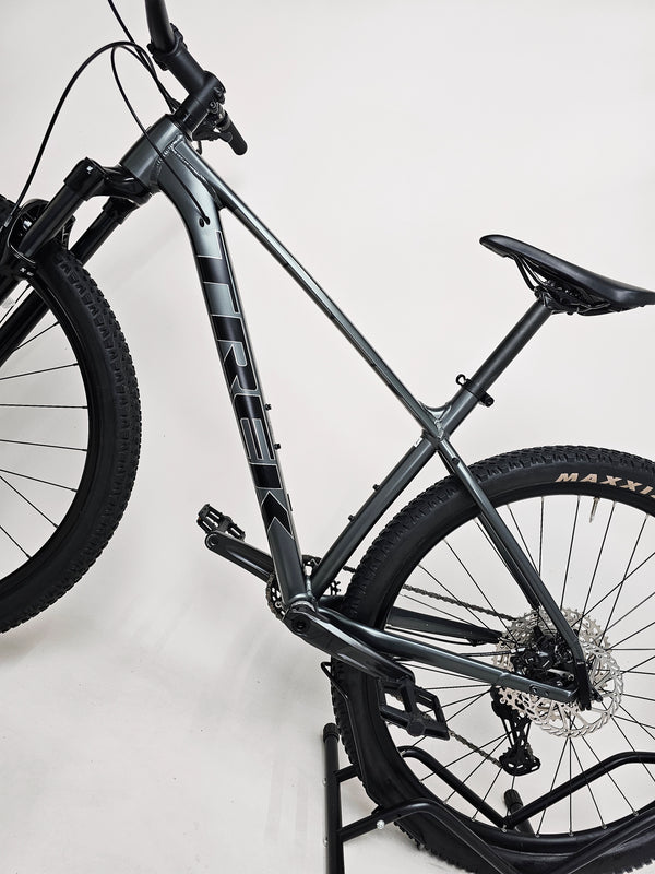 Trek X-Caliber 8 2023 / M-L / RRP: £1,390.00 / Very Good Condition