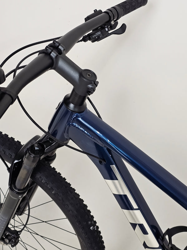 Trek X-CALIBER 7 2021 Mountain Bike with focus on the rear derailleur and cassette system.