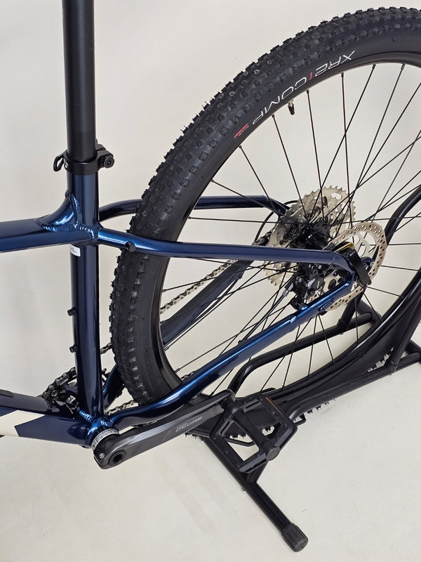 Trek X-CALIBER 7 2021 Mountain Bike / MEDIUM-LARGE / Very Good Condition