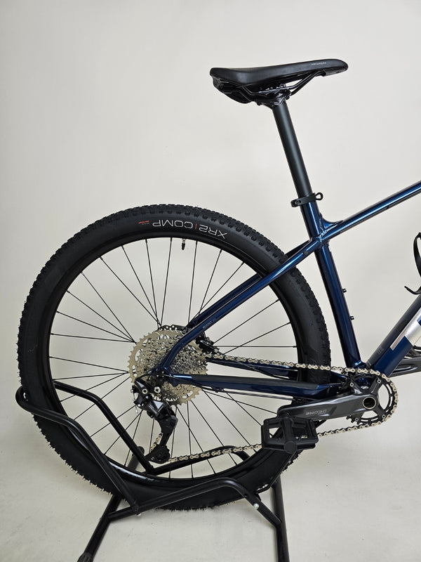 Image of Trek X-CALIBER 7 focusing on the design and engineering of its frame and components.