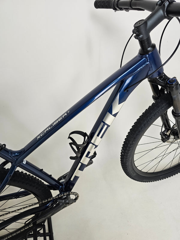 Optical perspective of the Trek X-CALIBER 7 showcasing its entire body and design features.