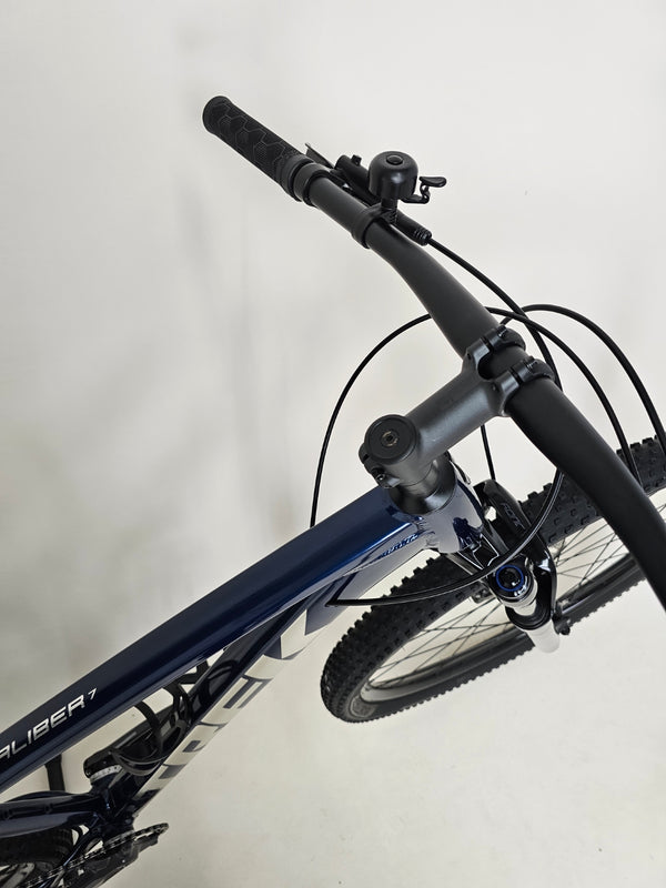 Side detail shot of the Trek X-CALIBER 7 showcasing the Bontrager Kovee wheels and brakes.