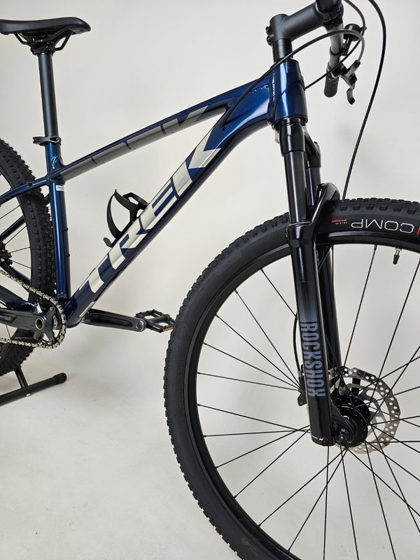 Close-up of the Trek X-CALIBER 7's Shimano Deore M5100 chainset, emphasizing its robust build.