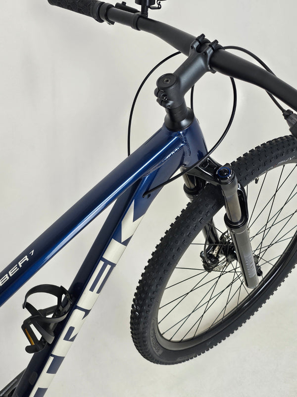 Trek X-CALIBER 7 2021 Mountain Bike / MEDIUM-LARGE / Very Good Condition