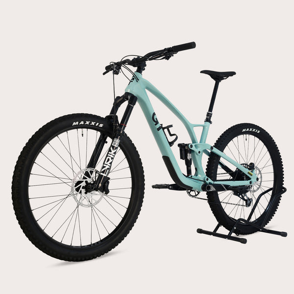 GT Sensor Carbon Pro LE 2024 / LARGE / RRP £5,000.00 / Excellent Condition! / Our Price ONLY £2,050.00 including Free UK Delivery – front 3/4 view of the GT full suspension mountain bike in Sea Green