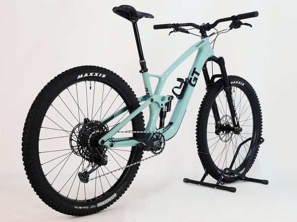 GT Sensor Carbon Pro LE 2024 / LARGE / RRP £5,000.00 / Excellent Condition! / Our Price ONLY £2,050.00 including Free UK Delivery – rear 3/4 view showing the 29" wheels and 140mm travel suspension