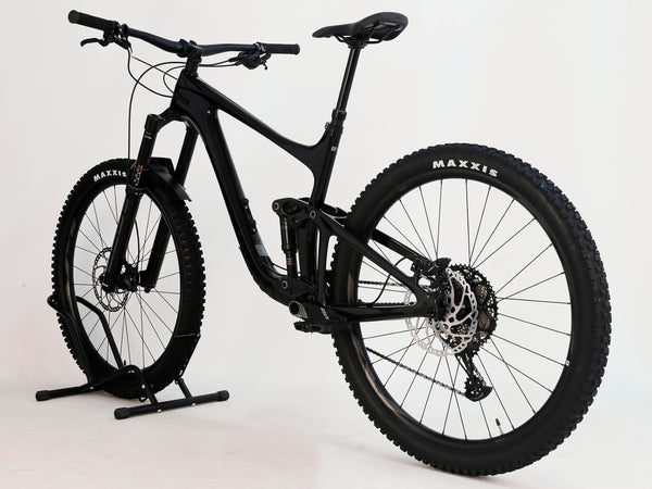 Giant Reign Advanced Pro 2 29 Carbon mountain bike frame, LARGE size, in Very Good Condition, retailing at £4,499.00, special price of £1,790.00!