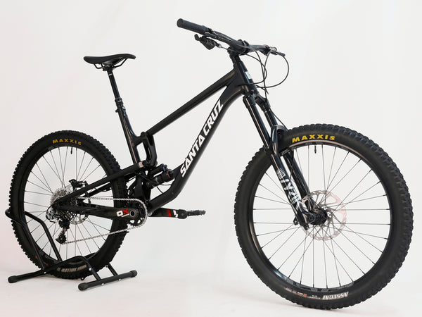 Santa Cruz Nomad Alloy R / SRAM XX1 / HOPE Hubs / E.13 / XL / Top-Spec / Very Good Condition! - View of the E-thirteen Plus handlebars emphasizing ergonomic design.