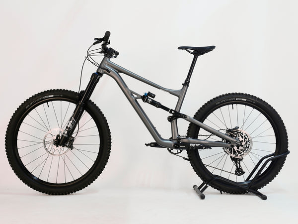 Specialized Status 160/ LARGE (S4) / RRP: £2,900.00 / Excellent Condition