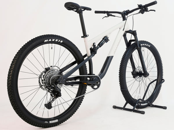 Close-up of the 2025 Boardman MTR 8.8 Alloy frame in excellent condition, Medium size, RRP: £1,600.00