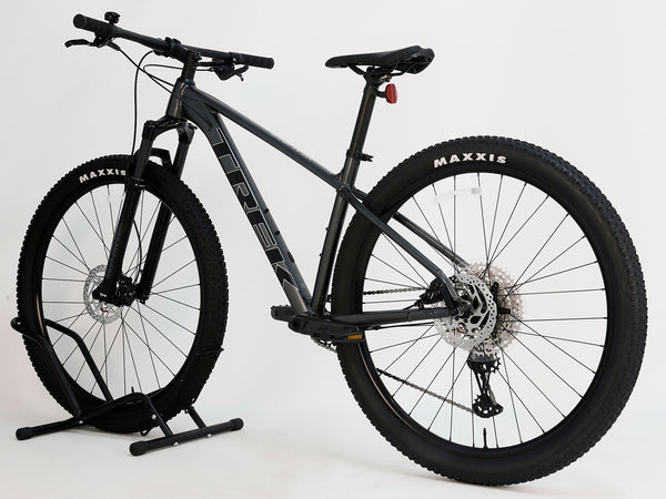 Trek X-Caliber 8 2023 Mountain Bike / MEDIUM / RRP: £1,390.00 / LIKE NEW!