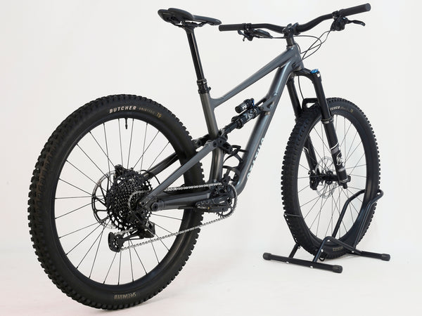 Side view of the Specialized Status 160 mountain bike highlighting its Satin Smoke and Arctic Blue colourway.