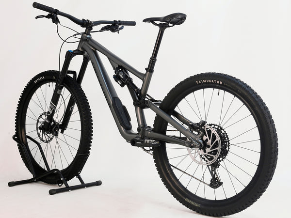 Specialized Stumpjumper EVO Comp Alloy 29/27.5 MULLET / MEDIUM S3 / Very Good Condition - Detailed image of the frame and integrated SWAT door.