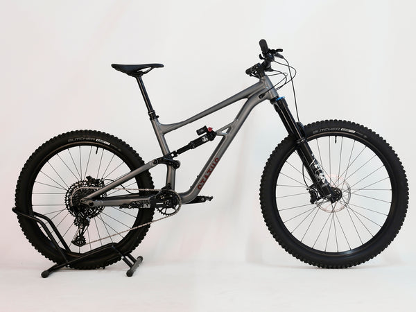 Specialized Status 160/ LARGE (S4) / RRP: £2,900.00 / Excellent Condition