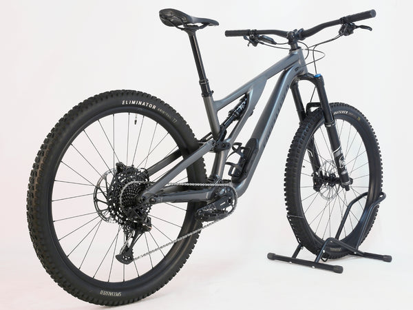 Side view of Specialized Stumpjumper EVO Comp Alloy 29 2024, showcasing its technical features and condition, RRP: £3,200.00.