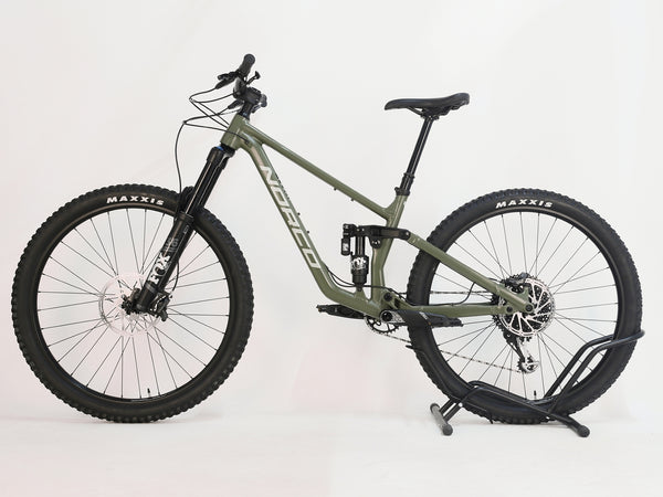 Detailed shot of the TransX dropper seat post on the Norco Sight A2 2021, demonstrating its functionality.