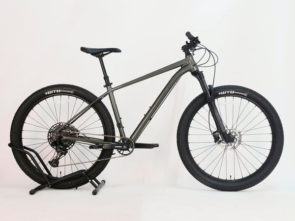 Detail shot of the handlebars and shifters on the 2023 Cannondale CUJO 2 in Medium - Used Cannondale CUJO 2 in Medium at eMado.