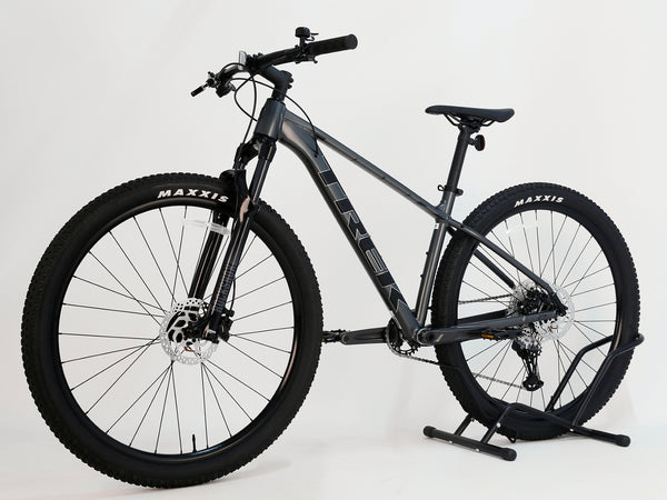 Trek X-Caliber 8 2023 Mountain Bike / MEDIUM / RRP: £1,390.00 / LIKE NEW!