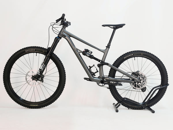 Detailed view of the SRAM NX Eagle 12-speed shifters on the Specialized Status 160, demonstrating gear precision.