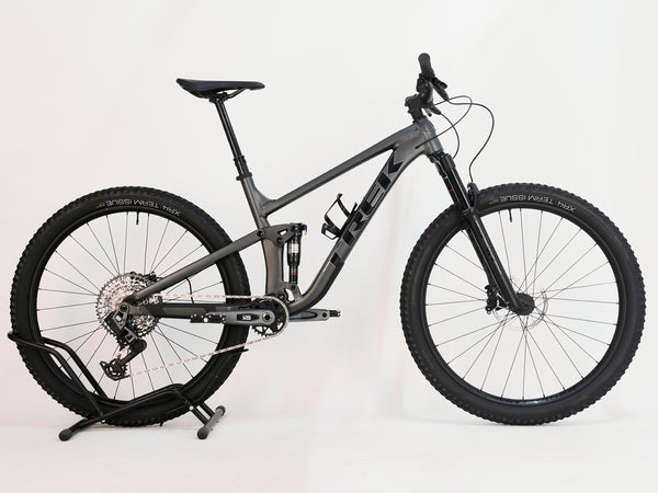 Detailed shot of Trek Top Fuel 8 GX AXS 2024 LARGE Frame in Excellent Condition at eMado Bikes, emphasising the internal storage features and Mino Link technology.