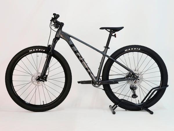 Trek X-Caliber 8 2023 Mountain Bike / MEDIUM / RRP: £1,390.00 / LIKE NEW!