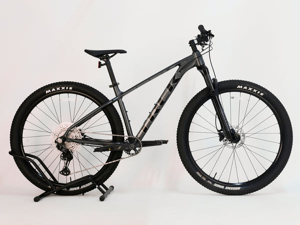 Trek X-Caliber 8 2023 Mountain Bike / MEDIUM / RRP: £1,390.00 / LIKE NEW!