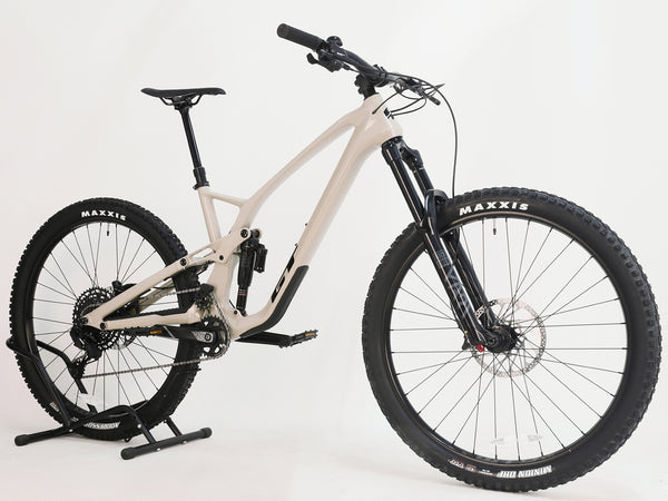 Image of the SRAM SX Eagle 12-speed shifter on the GT Force Carbon Elite 2023 mountain bike in excellent condition.