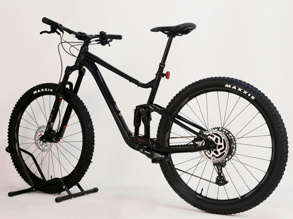 Giant Stance 29 1 2024 / LARGE / RRP: £2,399.00 /Like NEW!