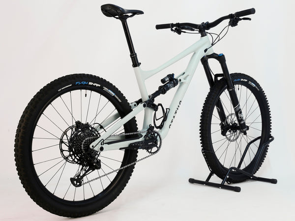 Specialized Status 160/ LARGE (S4) / RRP: £2,900.00 / Very Good