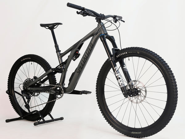 Specialized Stumpjumper EVO Comp Alloy 29/27.5 MULLET / MEDIUM S3 / Very Good Condition - Rear view displaying the bike's sleek design and geometry.