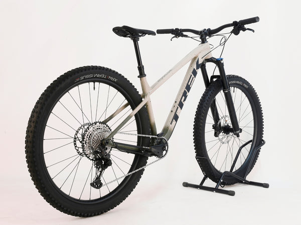 Trek ROSCOE 9 2024 Mountain Bike frame details, Excellent Condition, Medium size, RRP: £1,850.00, now for £1,090.00, Fast Delivery at eMado.
