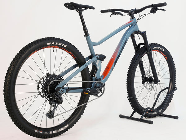 Close-up of the wheels on the Lapierre Zesty AM 5.9 LARGE, including Rodi TRYP30 rims and Maxxis High Roller II tires.