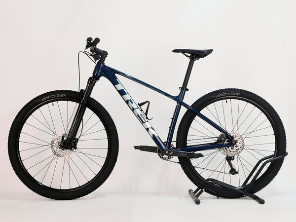 Trek X-CALIBER 7 2021 Mountain Bike / MEDIUM-LARGE / Very Good Condition