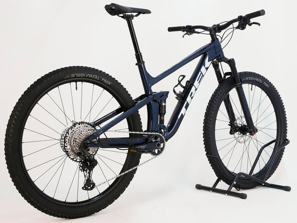 Trek Top Fuel 8 2024 Large Frame Full Suspension Bike at eMado - Close-up of the RockShox SID front suspension fork.