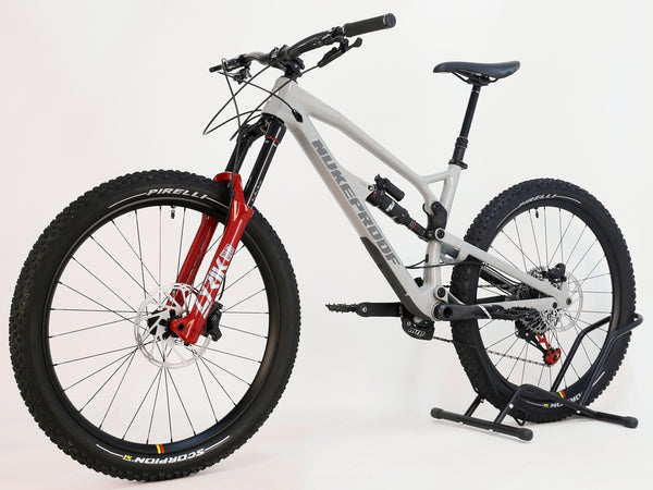 Nukeproof Mega 275 RS X01 Eagle CARBON bike in very good condition with grey frame and red suspension fork, showcasing high-spec enduro features.