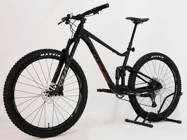 Giant Stance 29 1 2024 / LARGE / RRP: £2,399.00 /Like NEW!