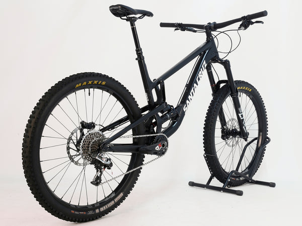 Santa Cruz Nomad Alloy R / SRAM XX1 / HOPE Hubs / E.13 / XL / Top-Spec / Very Good Condition! - Close-up of the RockShox Lyrik Ultimate fork highlighting its 170mm travel suspension.