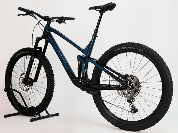 Rear view of the Trek Fuel EX 8 XT 2022 mountain bike, illustrating the dropper seat post and rear shock details.