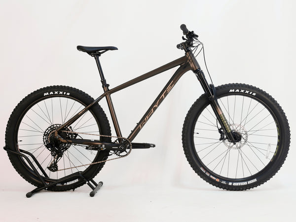 Close-up of the suspension fork on the Whyte 901 V5 2024 Mountain Bike at eMado.