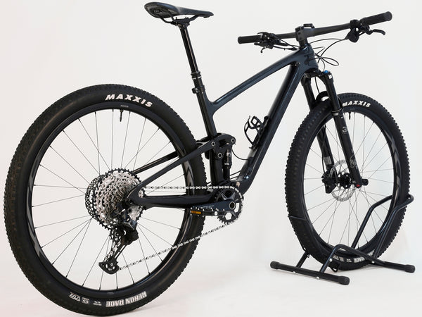 Giant Anthem Advanced Pro 29 2 2023 CARBON/ MEDIUM / RRP: £ £4,999.00 / Very Good Condition