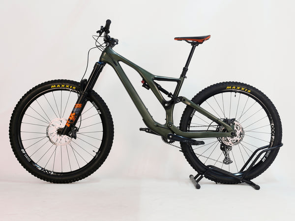 Orbea Rallon M20 Carbon 2021/ LARGE / FOX 38 / RRP: £4,259.00 / Very Good Condition! close-up of the frame and internal cable routing