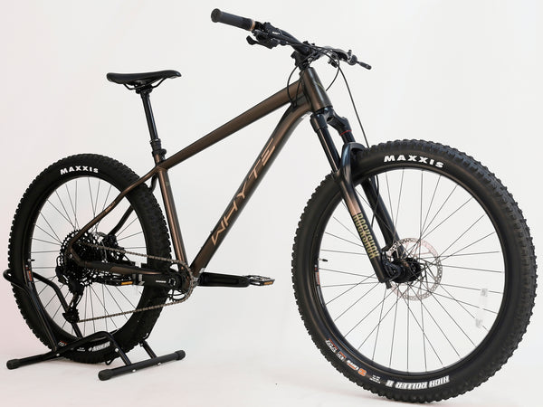 Detailed view of the TRP Slate Evo brakes on the Whyte 901 V5 2024 Mountain Bike at eMado.