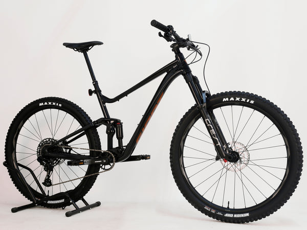 Giant Stance 29 1 2024 / LARGE / RRP: £2,399.00 /Like NEW!
