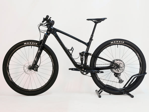 Giant Anthem Advanced Pro 29 2 2023 CARBON/ MEDIUM / RRP: £ £4,999.00 / Very Good Condition