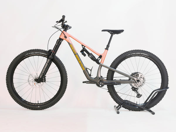 Roval Traverse 29 wheelset on Rocky Mountain Altitude Carbon 70 2022, in excellent condition for £2,590.00 with free UK delivery.