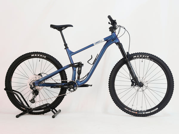 The Voodoo CANZO Pro 2026 LARGE Dropper bike's WTB alloy wheels, equipped with tubeless ready Maxxis tyres, showcasing the bike's functionality and Like NEW quality.