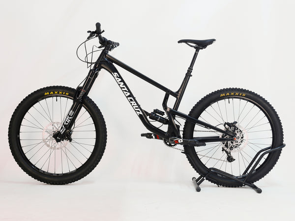 Santa Cruz Nomad Alloy R / SRAM XX1 / HOPE Hubs / E.13 / XL / Top-Spec / Very Good Condition! - Close-up of the Hope Pro 2 EVO hubs, showcasing strength and style.