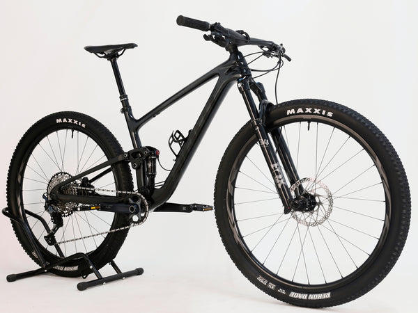 Giant Anthem Advanced Pro 29 2 2023 CARBON/ MEDIUM / RRP: £ £4,999.00 / Very Good Condition