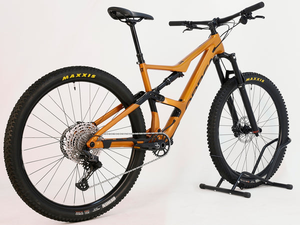 Orbea Occam H30 2023 LARGE in Very Good Condition - Close-up of the bike's components and specifications.